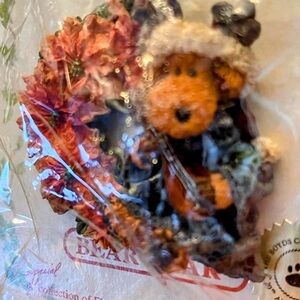 Bearwear Floral Wreath Figurine Brooch